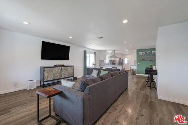 $999,999 | 3447 9th Avenue, Los Angeles, CA 90018