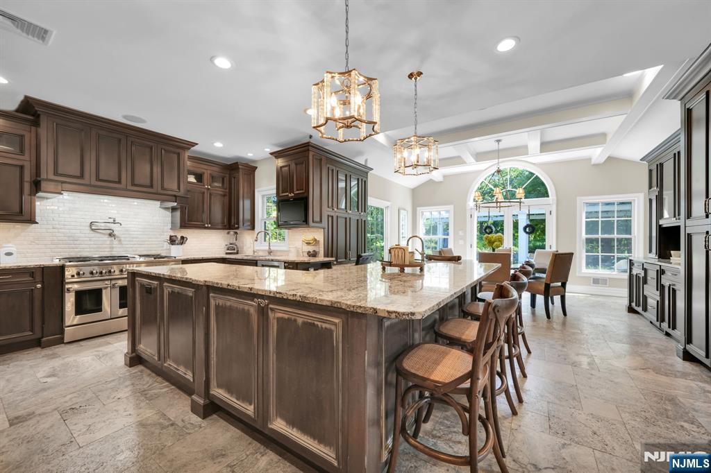 21 Reagan Way Butler, NJ 07405 - Photo 11 of 43 Gallery Image 11
