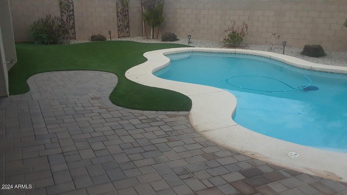 2812 East Questa Drive Phoenix, AZ 85024 - Photo 26 of 32 a view of a swimming pool with a yard