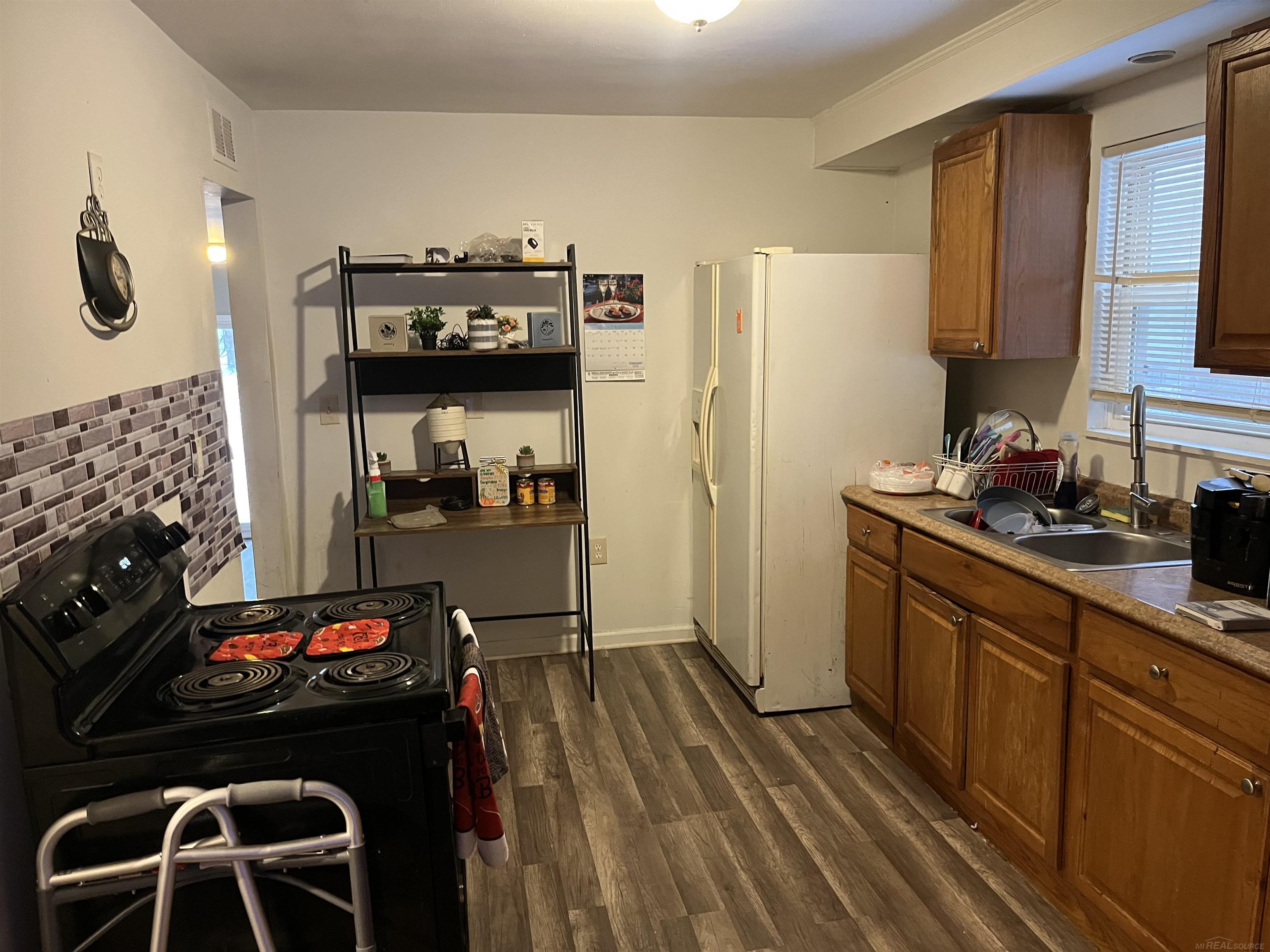 21548 Doepfer Road Warren, MI 48091 - Photo 10 of 29