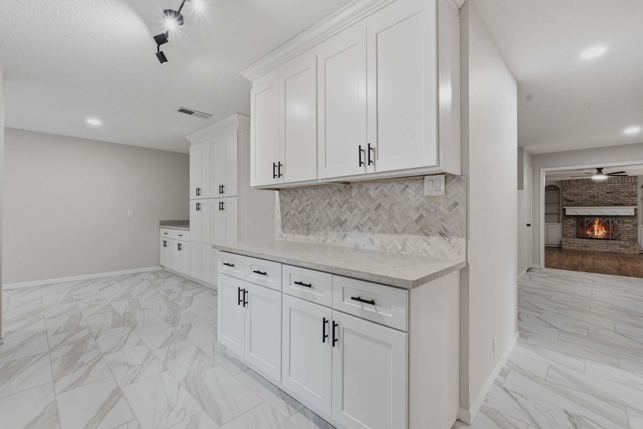 8122 Oak Moss Drive Spring, TX 77379 - Photo 14 of 36 Kitchen