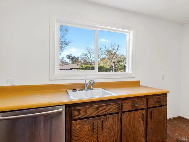 $725,000 | 221 Hayman Court, Santa Rosa, CA 95409