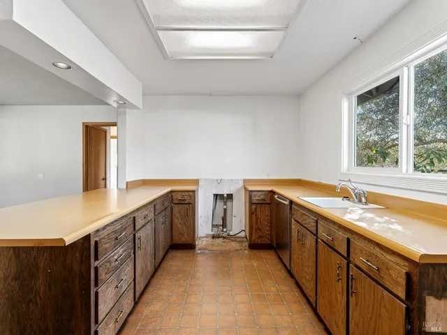 $725,000 | 221 Hayman Court, Santa Rosa, CA 95409