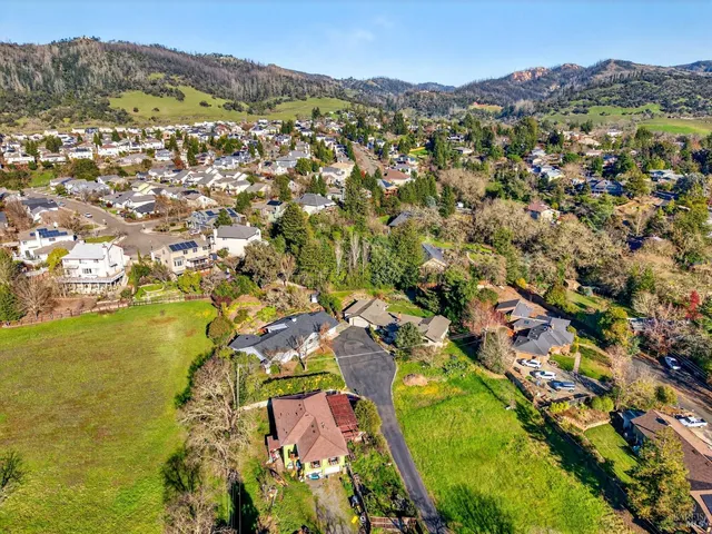 $725,000 | 221 Hayman Court, Santa Rosa, CA 95409