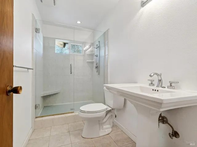 $725,000 | 221 Hayman Court, Santa Rosa, CA 95409