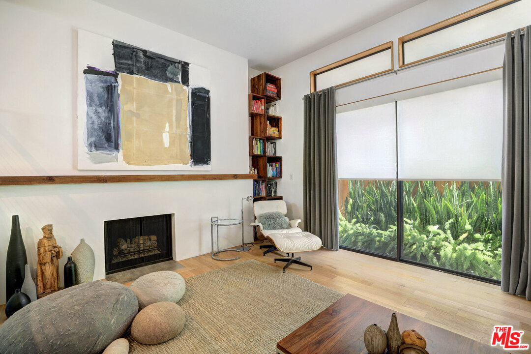 828 19th Street, Unit C Santa Monica, CA 90403 - Photo 3 of 29