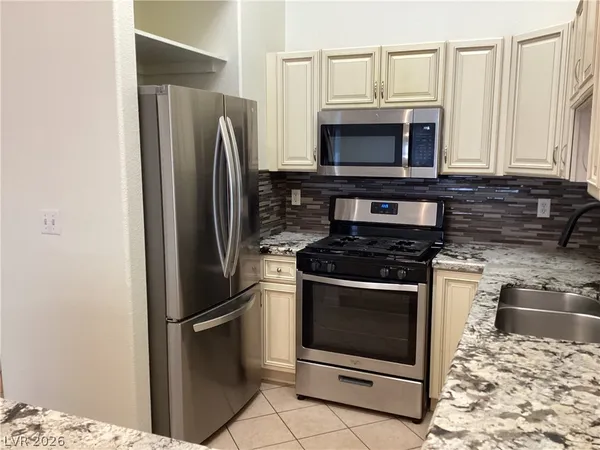 $1,800 | 855 North Stephanie Street, Unit 813, Henderson, NV 89014