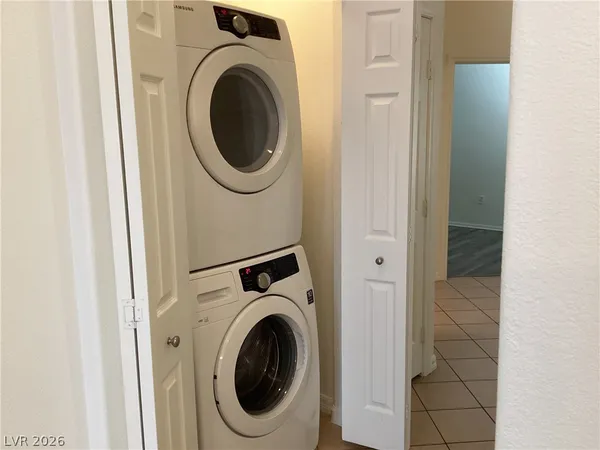 $1,800 | 855 North Stephanie Street, Unit 813, Henderson, NV 89014