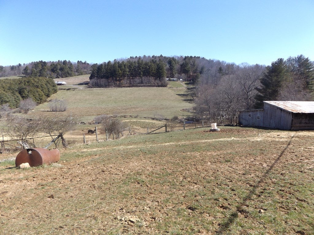 8017 Pipers Gap Road Galax, VA 24333 - Photo 21 of 43 Gallery Image 21
