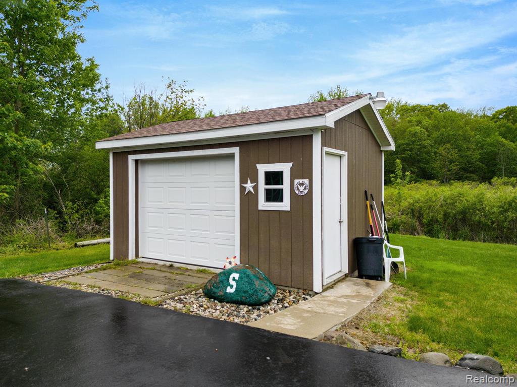 4200 Chapman Road Stockbridge, MI 49285 - Photo 11 of 64 Gallery Image 11