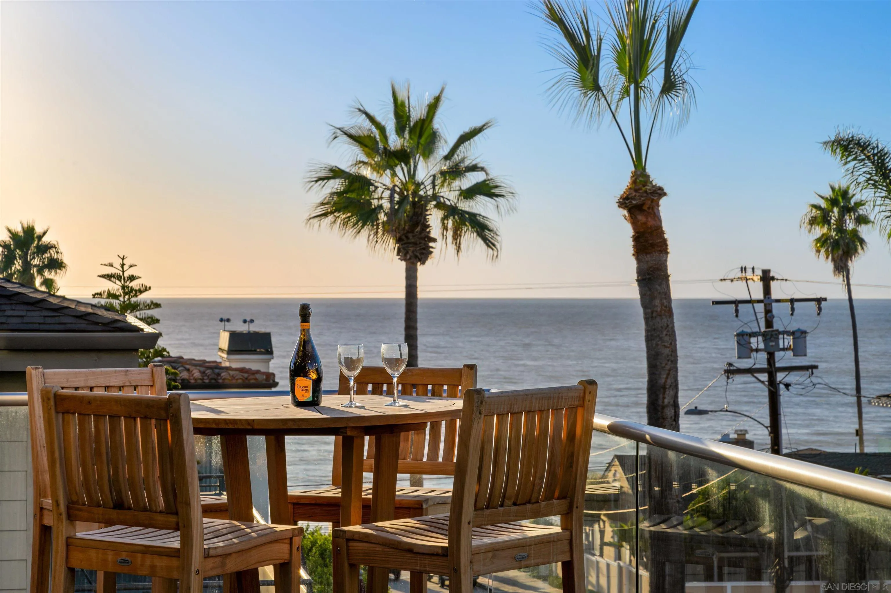 253 Gravilla Street La Jolla, CA 92037 - Photo 2 of 34 a view of a chairs and table in patio