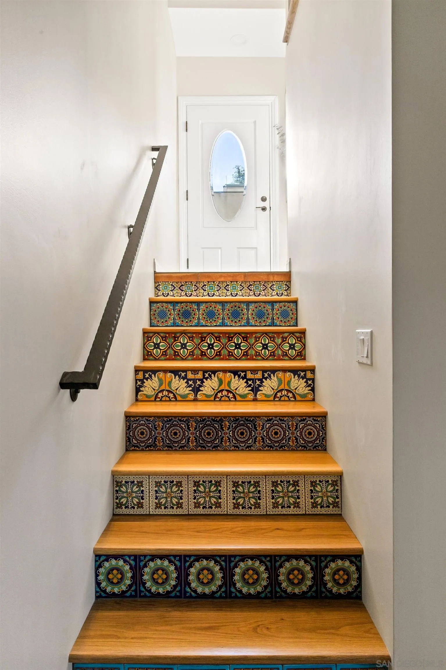 253 Gravilla Street La Jolla, CA 92037 - Photo 33 of 34 a view of entryway