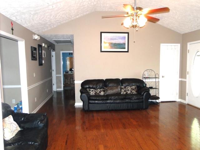 301 Webb Road Bell Buckle, TN 37020 - Photo 3 of 18 Other end of Living room looking dow the hall way.