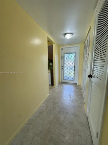 a view of livingroom with an entryway