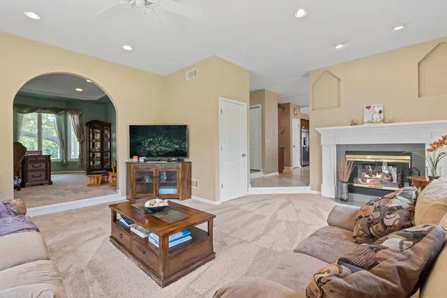 $600,000 | 24412 West Park River Lane, Shorewood, IL 60404
