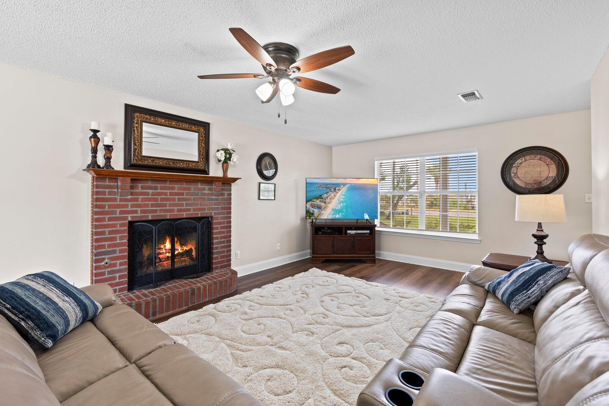 151 Ferry Road Northeast Fort Walton Beach, FL 32548 - Photo 31 of 95 Living Room