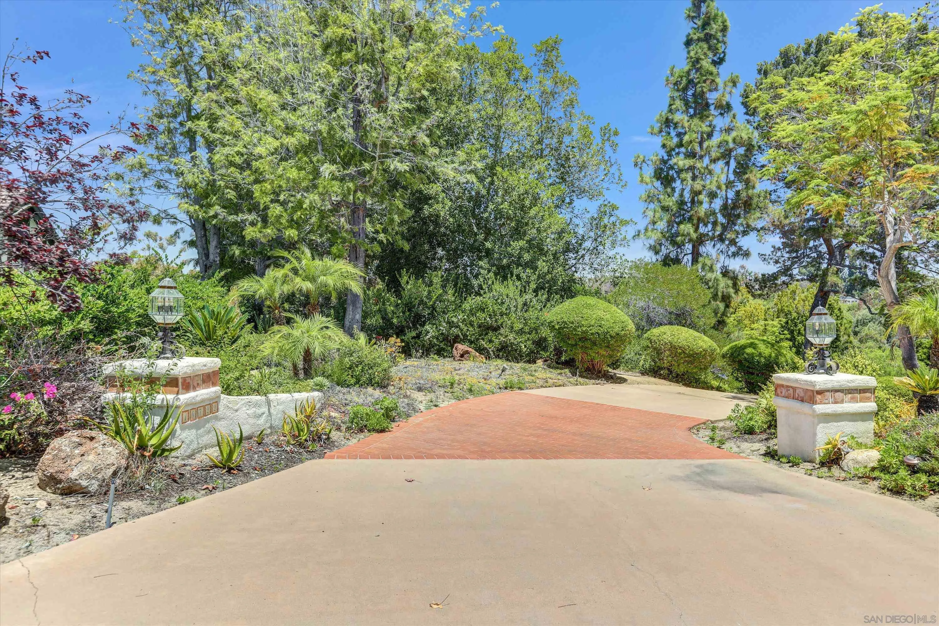 16722 Via Lago Azul Rancho Santa Fe, CA 92067 - Photo 2 of 42