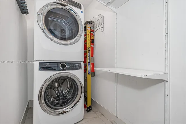 $899,000 | 2621 Parkview Drive South, Hallandale Beach, FL 33009