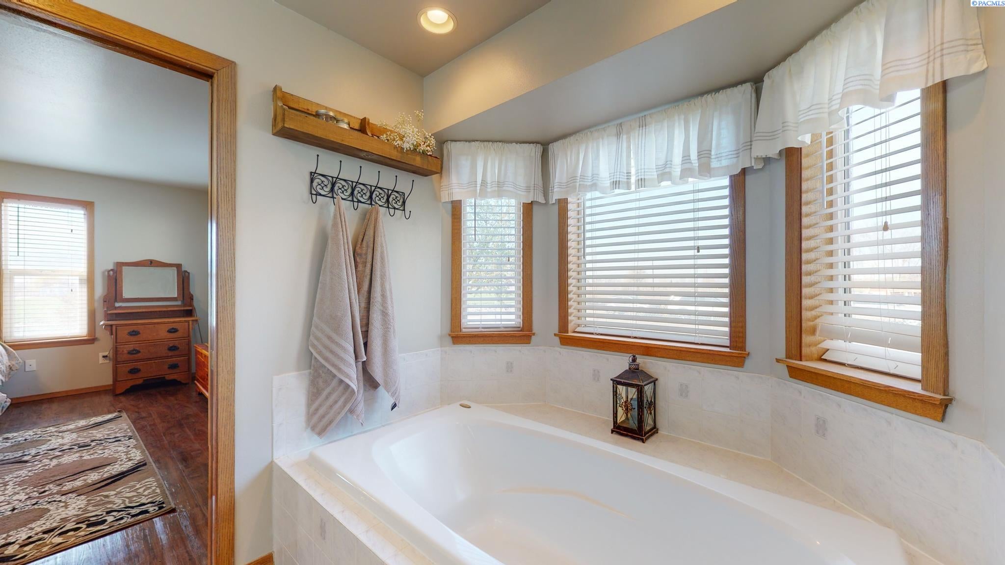 4004 Hicks Road Grandview, WA 98930 - Photo 15 of 30 Gallery Image 15