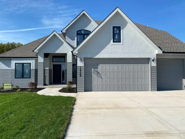 $999,900 | 2331 Palisades Drive, Riverside, MO 64150