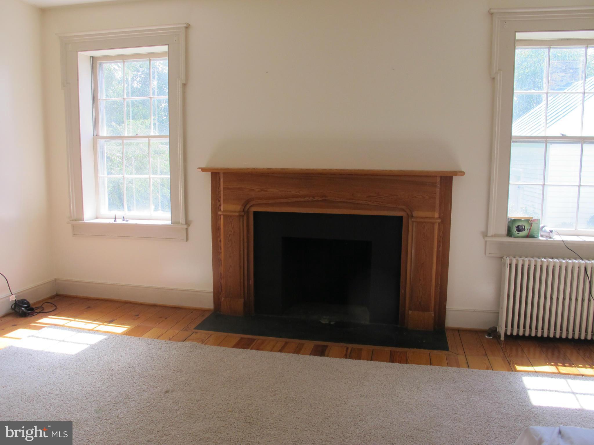 3910 Lea Road Marshall, VA 20115 - Photo 3 of 8 Living Room