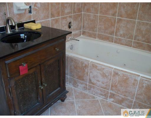 95 Harding Avenue Edison, NJ 08820 - Photo 4 of 4