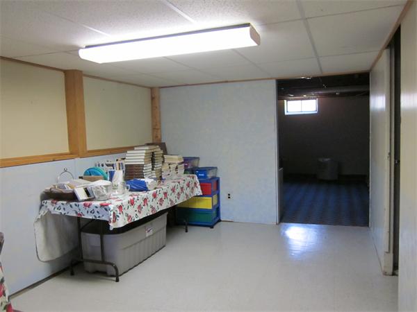 34 Redden Road Springfield, MA 01119 - Photo 13 of 20 a bed room with furniture and a lamp