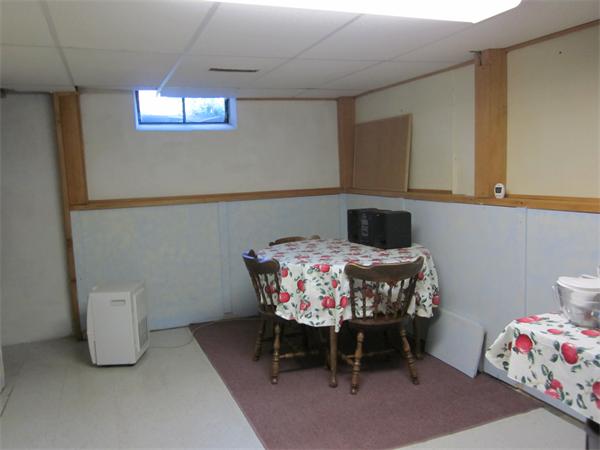 34 Redden Road Springfield, MA 01119 - Photo 14 of 20 a bedroom with a bed and a table in it