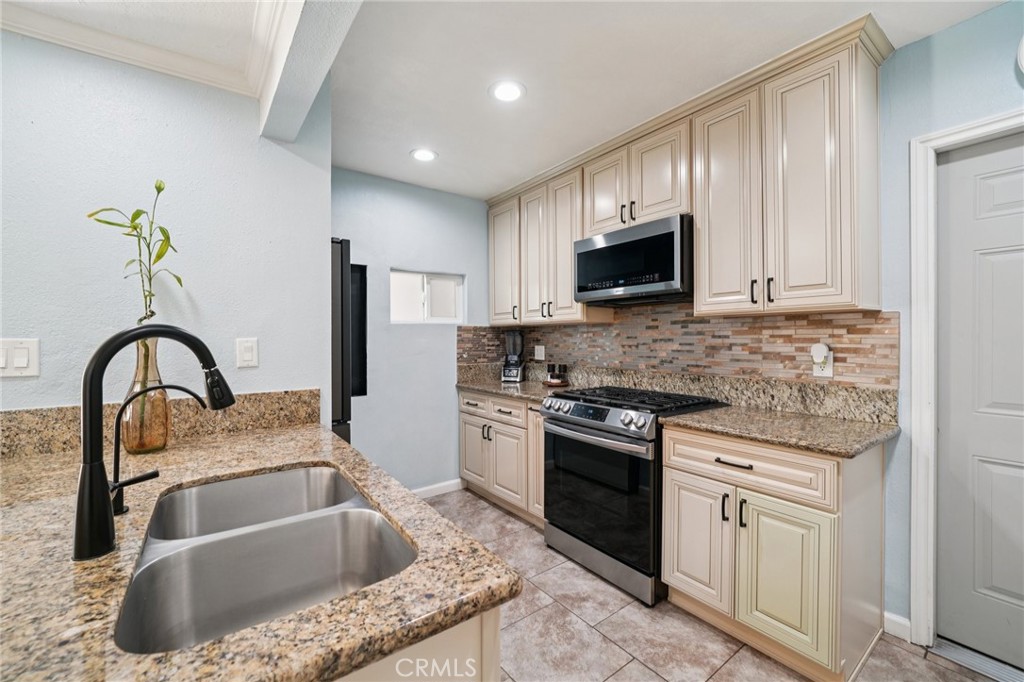 901 North Acacia Avenue Rialto, CA 92376 - Photo 20 of 61