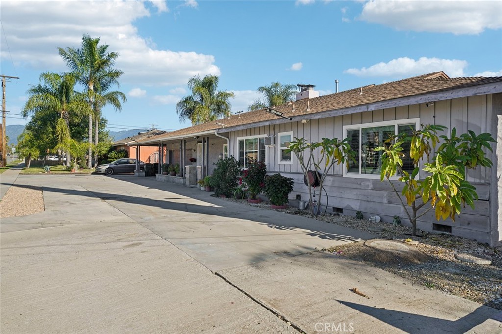 901 North Acacia Avenue Rialto, CA 92376 - Photo 2 of 61