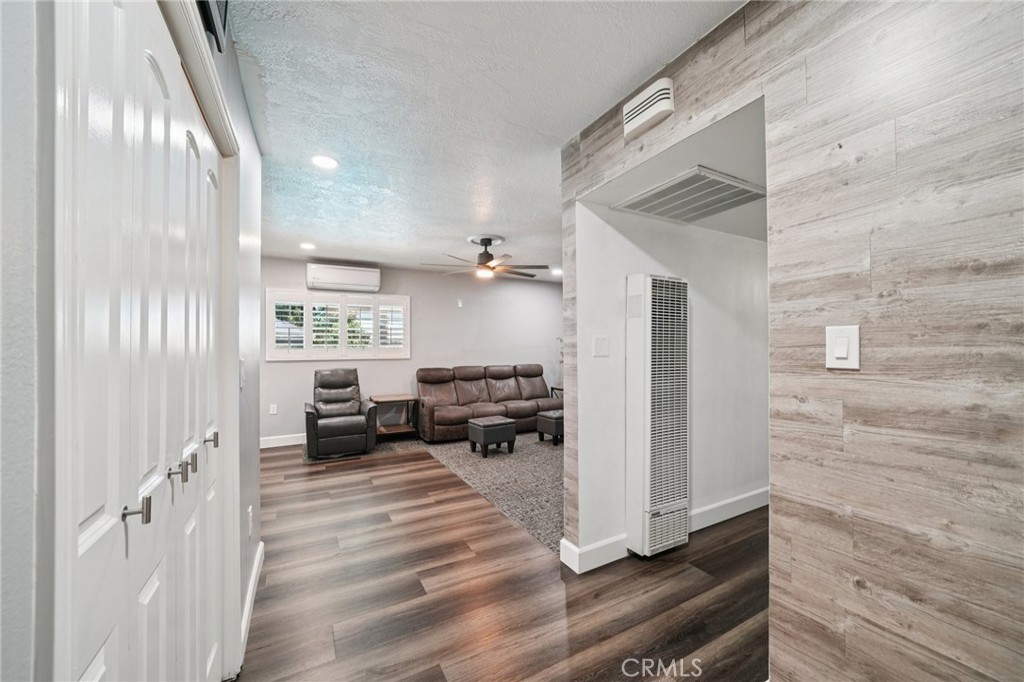 901 North Acacia Avenue Rialto, CA 92376 - Photo 4 of 61