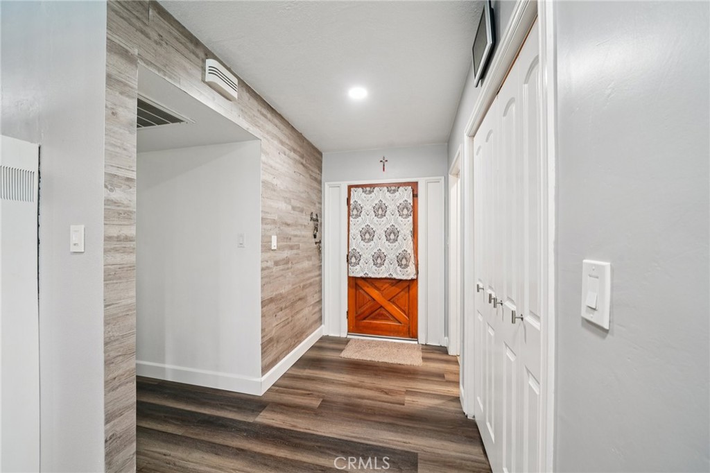 901 North Acacia Avenue Rialto, CA 92376 - Photo 5 of 61