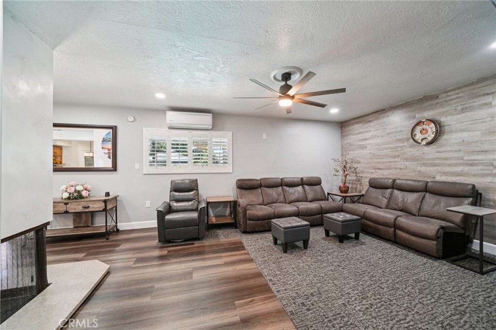 901 North Acacia Avenue Rialto, CA 92376 - Photo 8 of 61