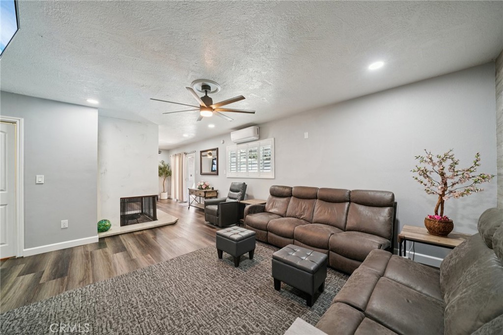 901 North Acacia Avenue Rialto, CA 92376 - Photo 9 of 61