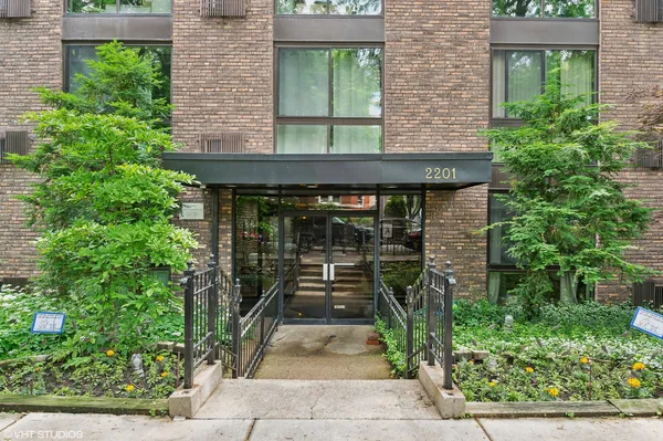 $1,750 | 2201 North Cleveland Avenue, Unit 502, Chicago, IL 60614
