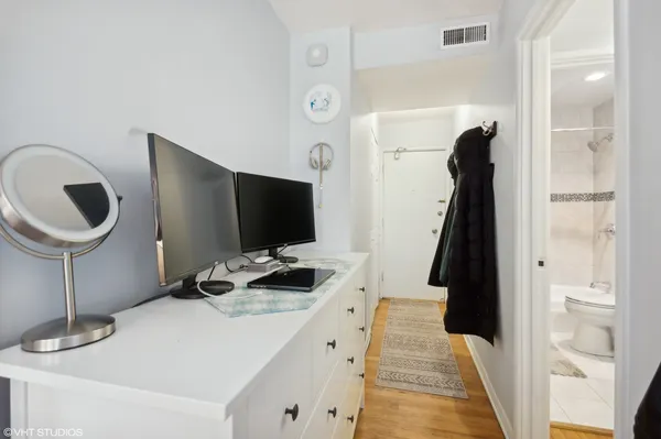 $1,750 | 2201 North Cleveland Avenue, Unit 502, Chicago, IL 60614