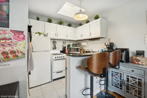 $1,750 | 2201 North Cleveland Avenue, Unit 502, Chicago, IL 60614