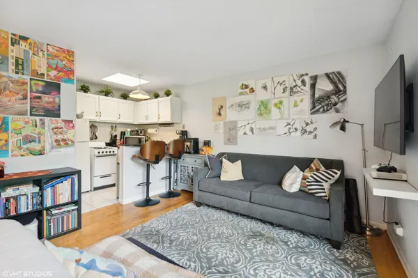 $1,750 | 2201 North Cleveland Avenue, Unit 502, Chicago, IL 60614
