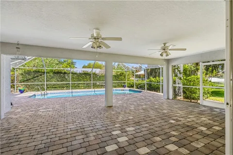 $575,000 | 445 45th Avenue, Vero Beach, FL 32968