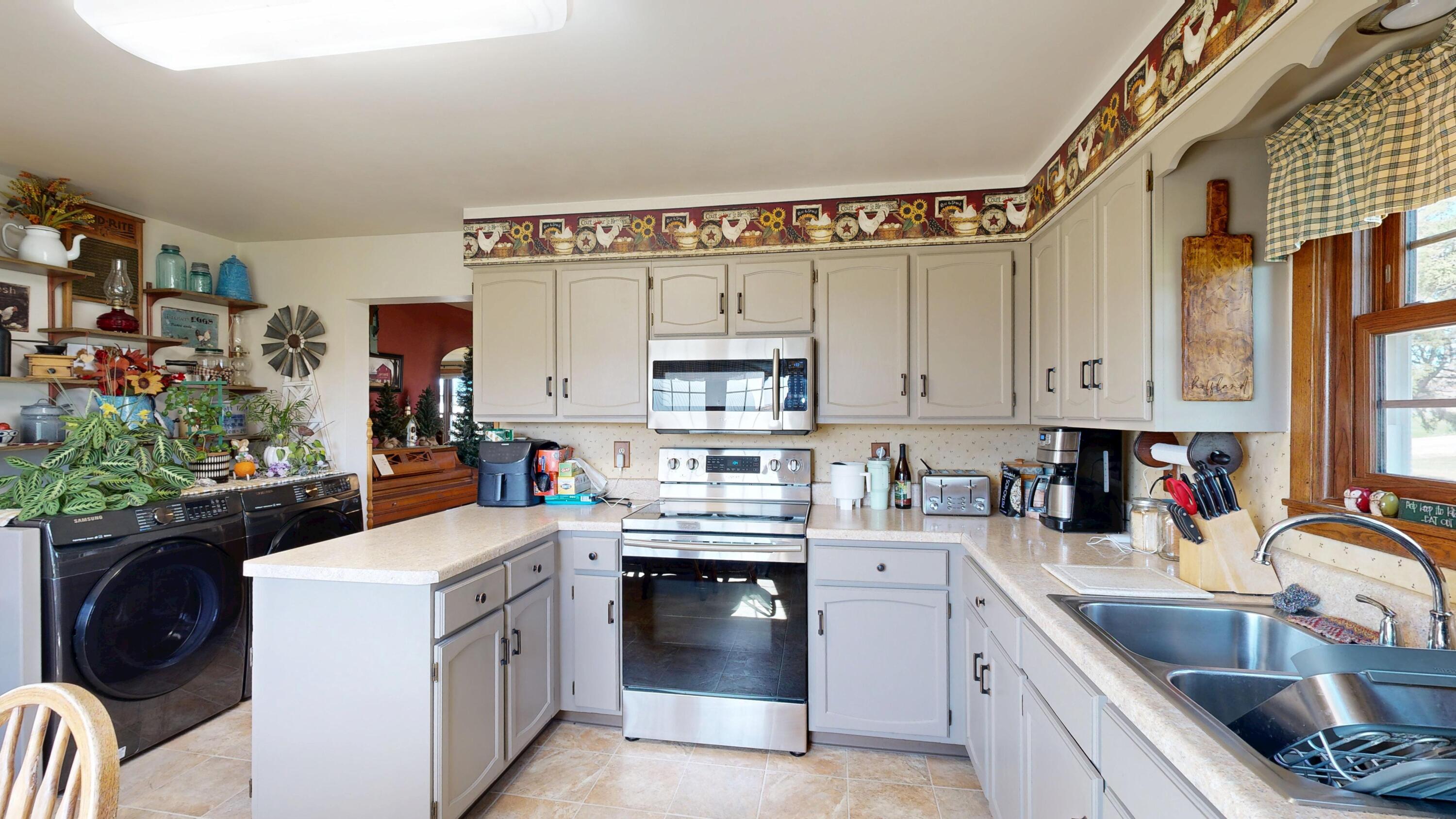 E6993 County Rd Y Viroqua, WI 54665 - Photo 4 of 51 Kitchen