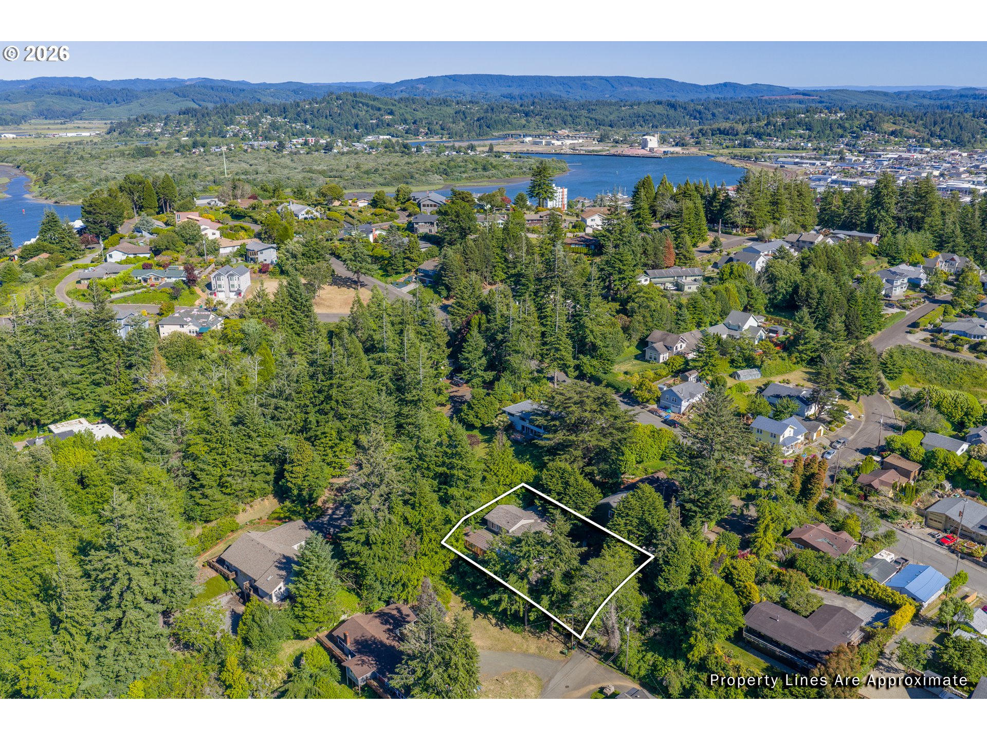 910 North 8th Street Coos Bay, OR 97420 - Photo 4 of 48