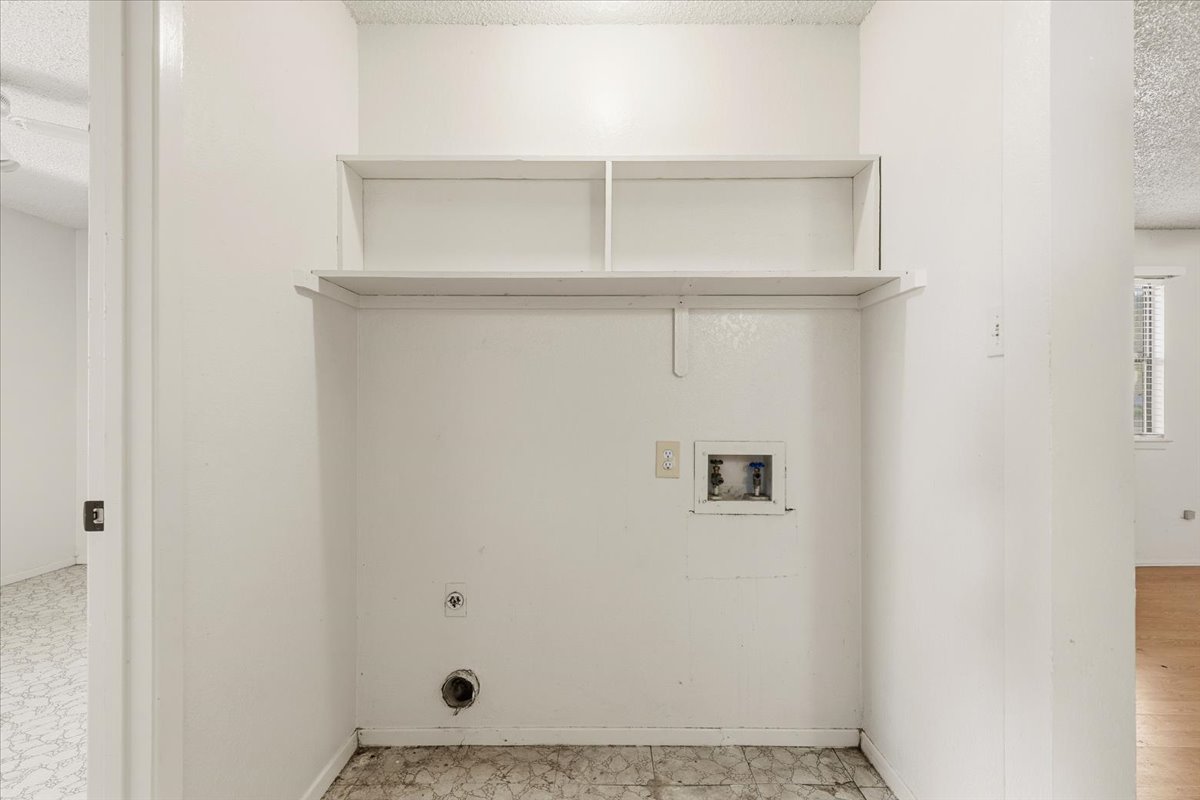 303 Ponderosa Road Bastrop, TX 78602 - Photo 20 of 34 a view of a hallway