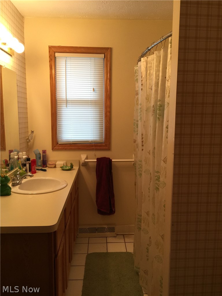 6330-6332 Manchester Road Parma, OH 44129 - Photo 18 of 24 Full bath up at 6332 Manchester.