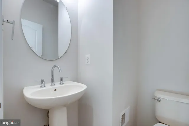 $665,000 | 43180 Loudoun Reserve Drive, Ashburn, VA 20148