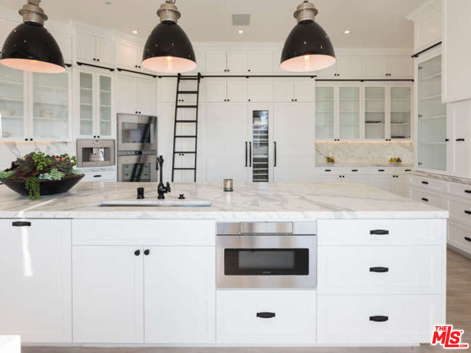 9719 Heather Road Beverly Hills, CA 90210 - Photo 8 of 32