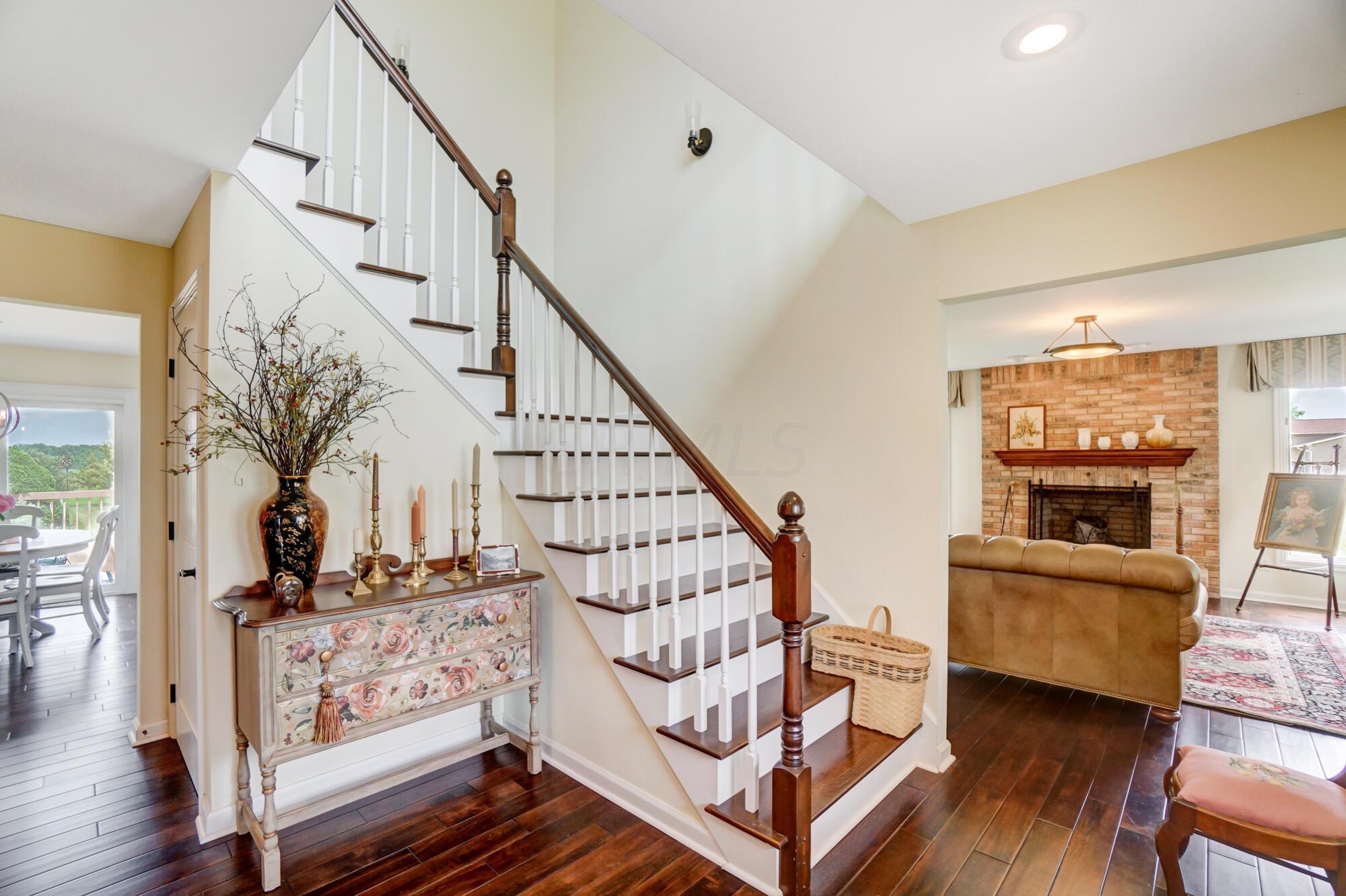 2100 Old Columbus Road London, OH 43140 - Photo 4 of 92 Grand Staircase