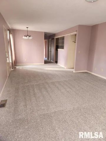 $57,000 | 1 Cedar Drive, Macomb, IL 61455