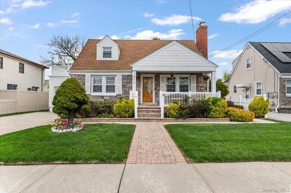 $799,000 | 2915 Tulip Avenue, Baldwin, NY 11510