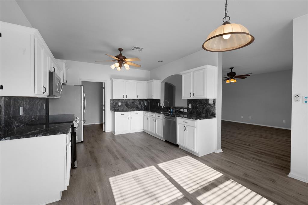317 Sheridan Road Oak Point, TX 75068 - Photo 9 of 40 Gallery Image 9