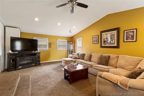 $215,000 | 823 Elmwood Avenue, New Albany, IN 47150